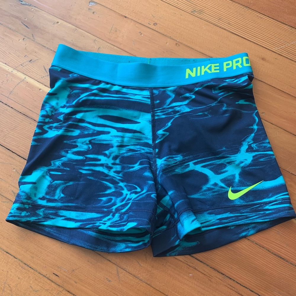 Nike compression shorts size M